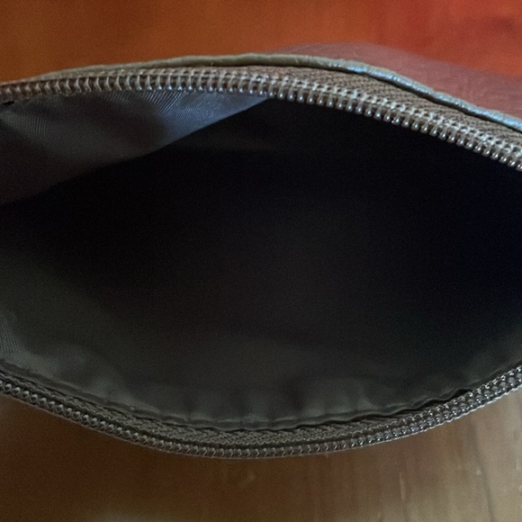 Estée Lauder Small Dark Brown Pebbled Leather Makeup Bag-Zipper Closure-Lined - Picture 4 of 4